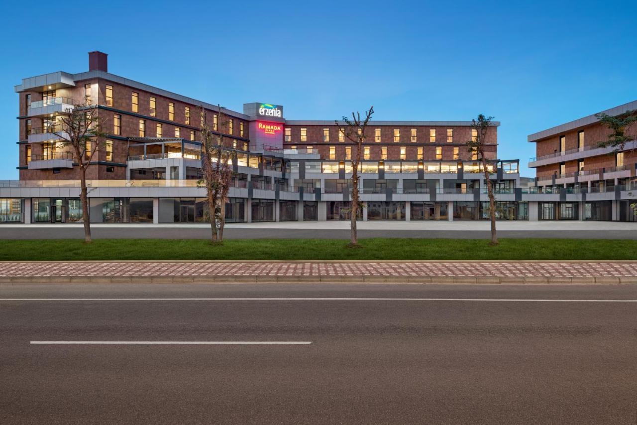 Hotel Ramada Plaza By Wyndham Batman Exterior foto