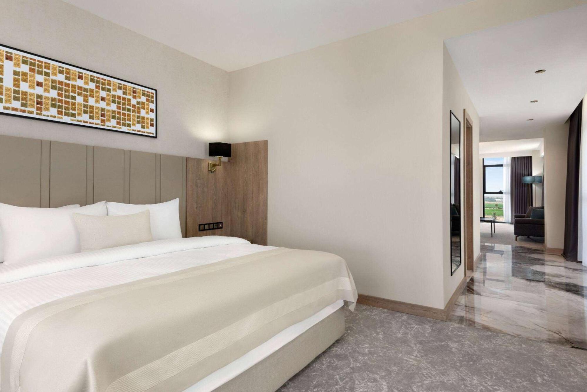 Hotel Ramada Plaza By Wyndham Batman Exterior foto